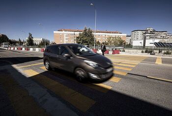 Piden semáforos en los pasos de cebra temporales de Saavedra