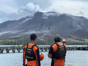 Indonesia, en alerta máxima por la erupción del volcán Ruang