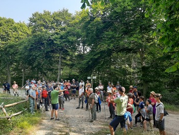 Un centenar de vecinos visita la Novena Parte del Moncayo