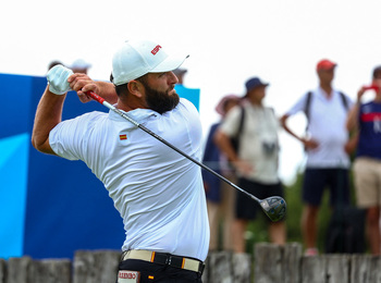 Rahm y Schauffele comparten liderato a falta de una jornada