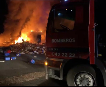 Dos muertos en un choque de dos camiones y un coche en Segovia