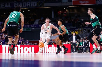 El Real Madrid responde al Unicaja y el Barça pierde el rumbo